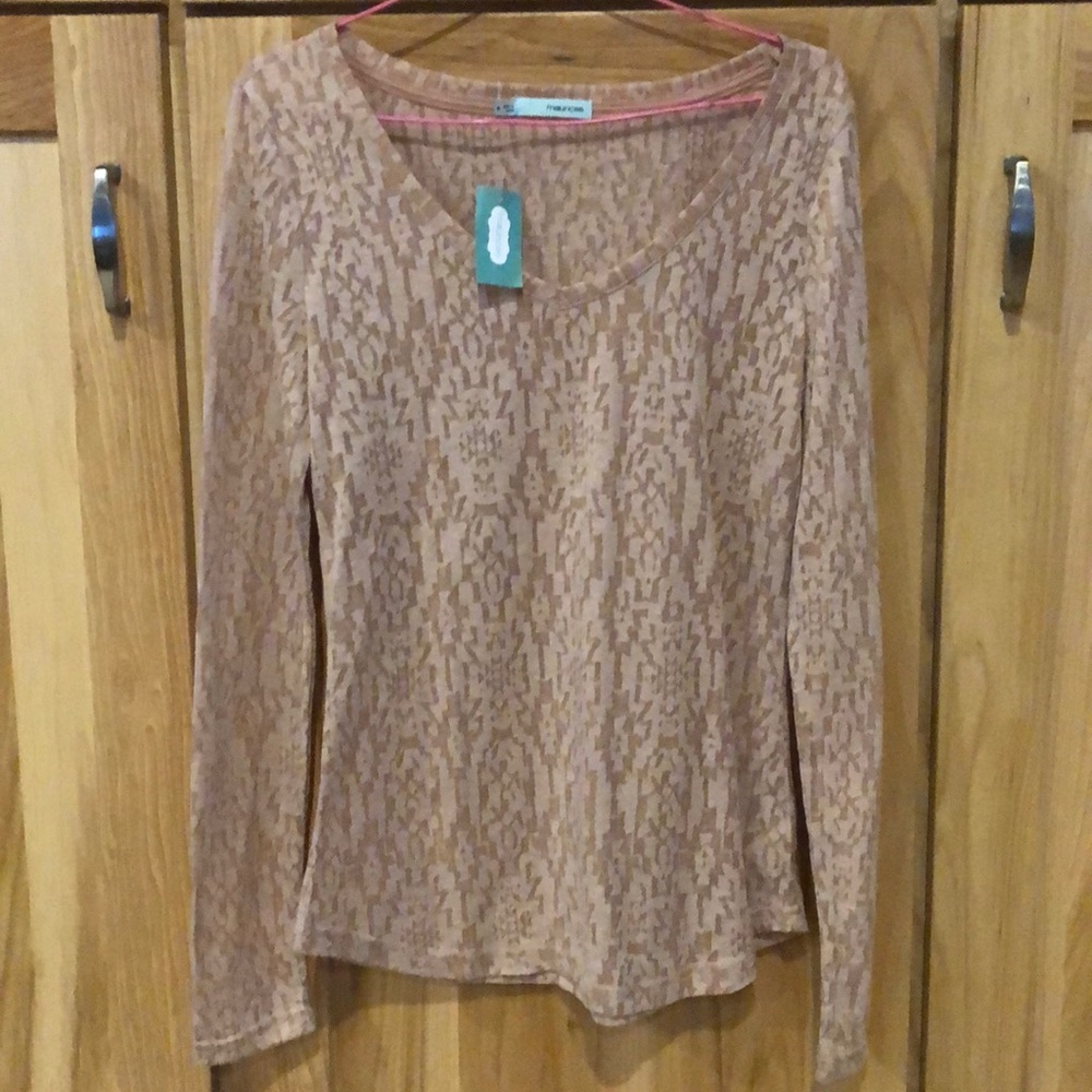 Light long sleeve shirt